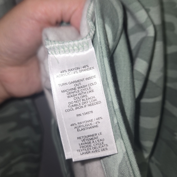 Vineyard Vines Dreamcloth Relaxed Shep Quarter Zip Shirt In Camo Dune Green - Picture 10 of 15